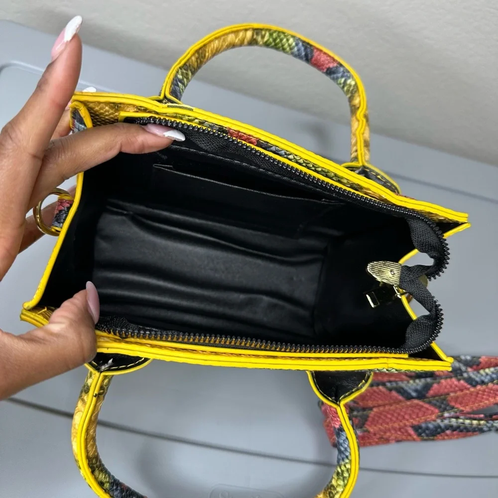 Multicolor Snake Pattern Handbag - Picture 3 of 4